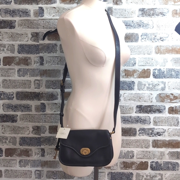 Fossil Heritage Flap black, crossbody purse. - Picture 9 of 9